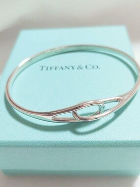 Tiffany & Co. Sterling Silver Knot Bangle Infinity Loop Hook with Tiffany Box